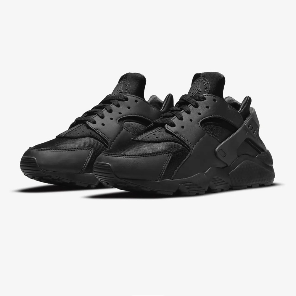 Size 11 nike air huarache triple black